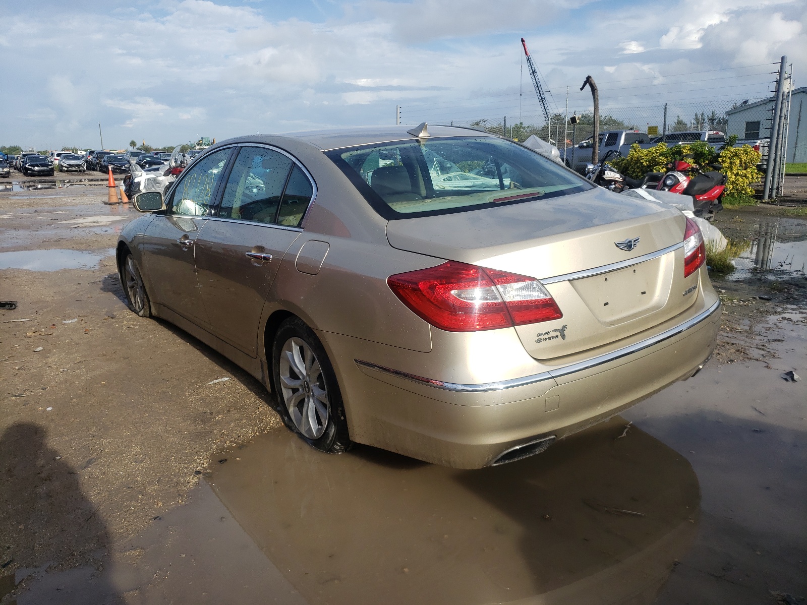 Photo 3 from auction – 2012 HYUNDAI GENESIS 3. with VIN KMHGC4DD5CU181082