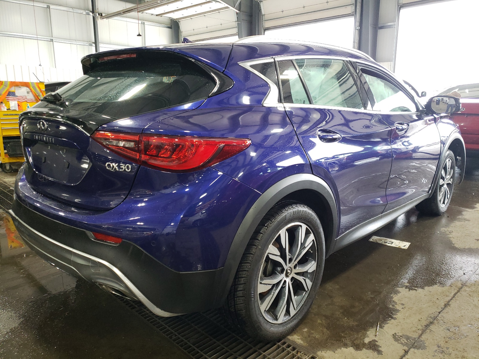 Photo 4 from auction – 2017 INFINITI QX30 BASE with VIN SJKCH5CR8HA019542