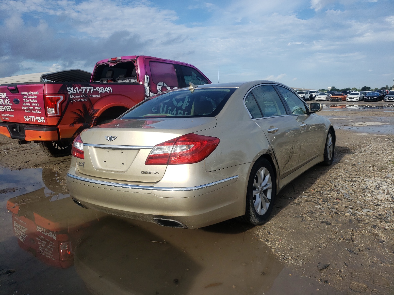 Photo 4 from auction – 2012 HYUNDAI GENESIS 3. with VIN KMHGC4DD5CU181082