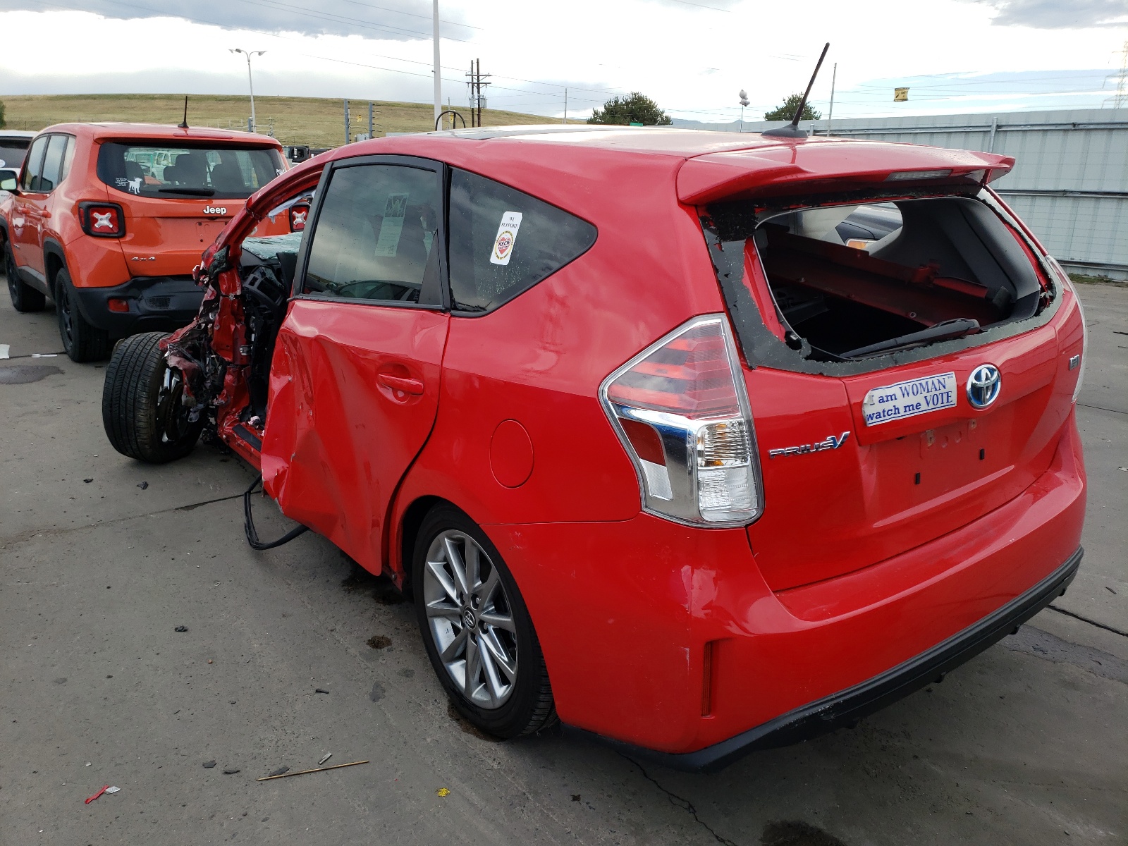 Photo 3 from auction – 2017 TOYOTA PRIUS V with VIN JTDZN3EU0HJ059917