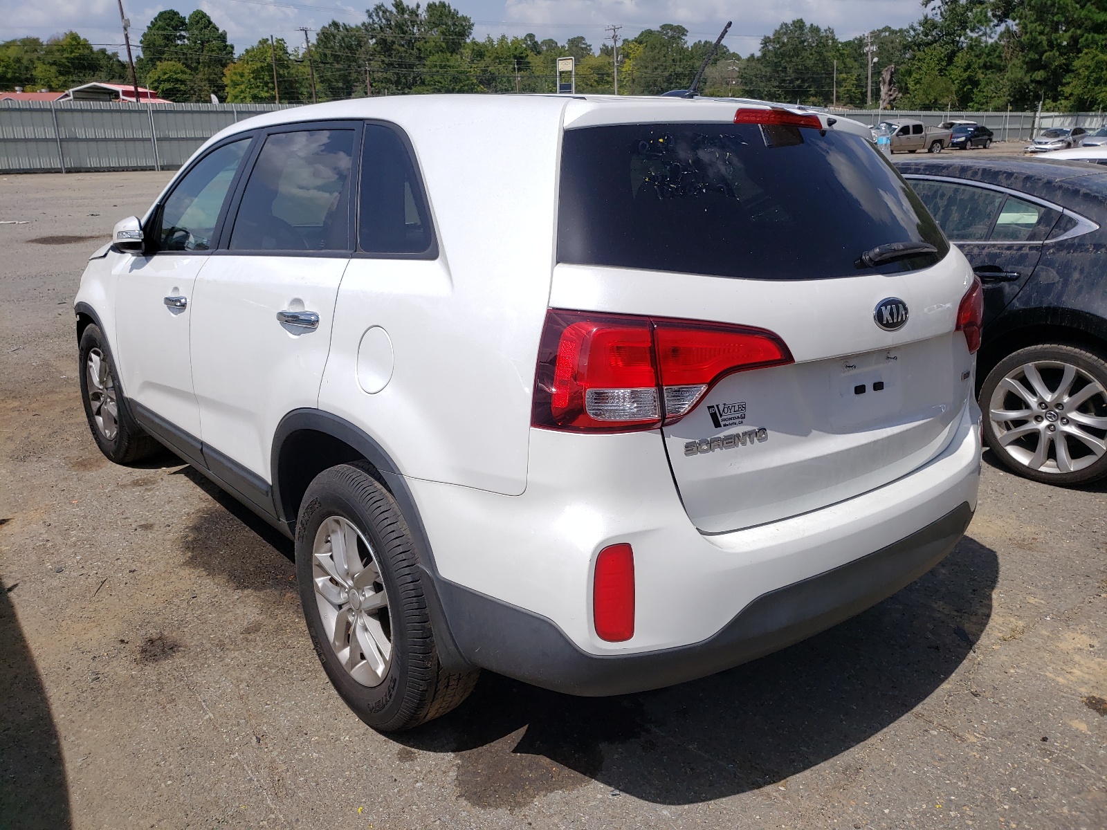 Photo 3 from auction – 2015 KIA SORENTO LX with VIN 5XYKT3A63FG598382