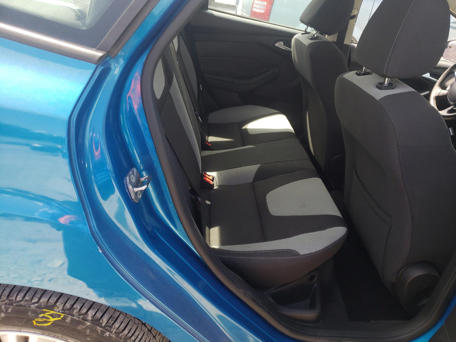 Photo 6 from auction – 2012 FORD FOCUS SE with VIN 1FAHP3F28CL441585
