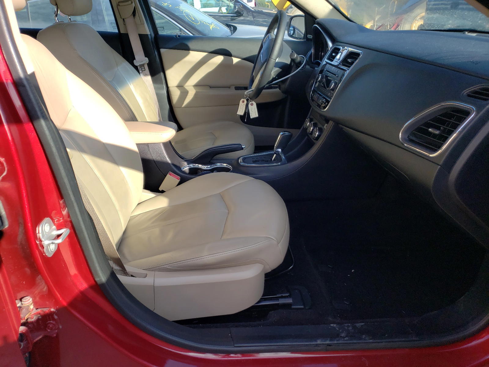 Photo 5 from auction – 2014 CHRYSLER 200 LIMITE with VIN 1C3CCBCG6EN151934