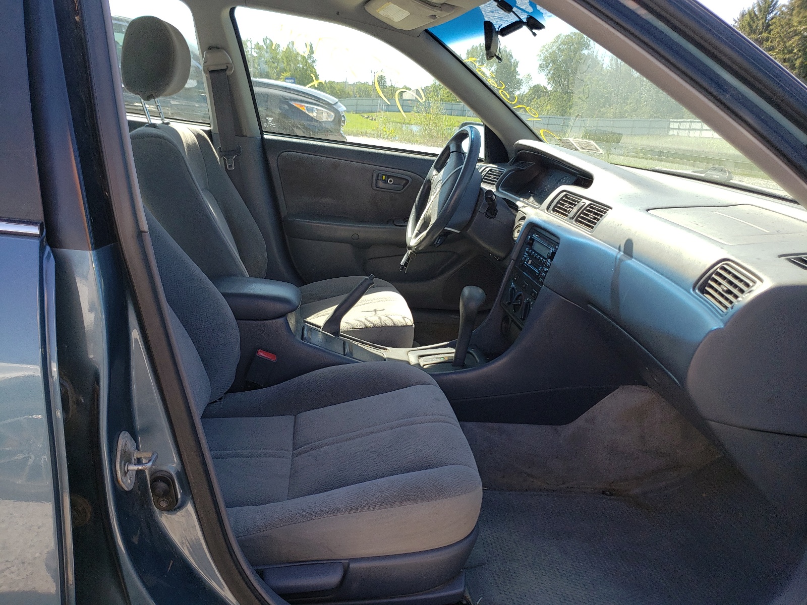 Photo 5 from auction – 2001 TOYOTA CAMRY CE with VIN 4T1BG22K91U871371