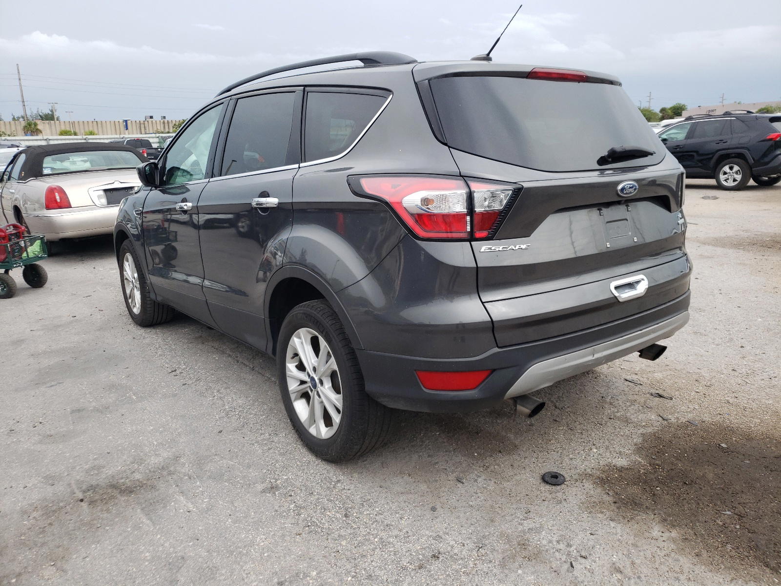 Photo 3 from auction – 2018 FORD ESCAPE SE with VIN 1FMCU0GD5JUB61797