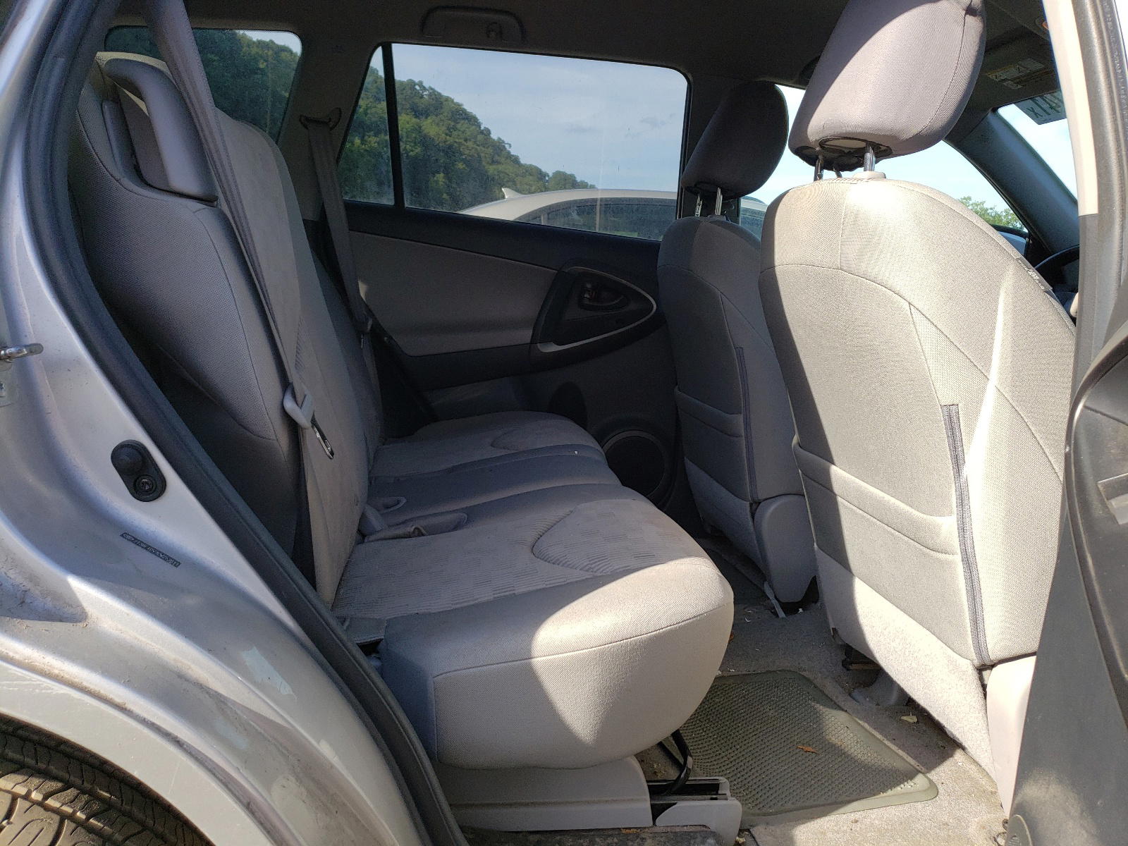 Photo 6 from auction – 2012 TOYOTA RAV4 with VIN 2T3BF4DV3CW253611