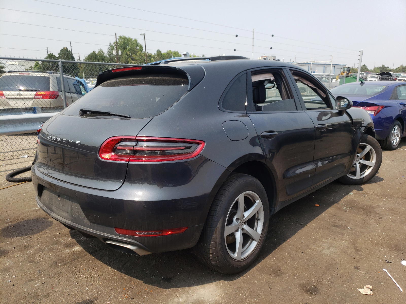 Photo 4 from auction – 2017 PORSCHE MACAN with VIN WP1AA2A52HLB01329