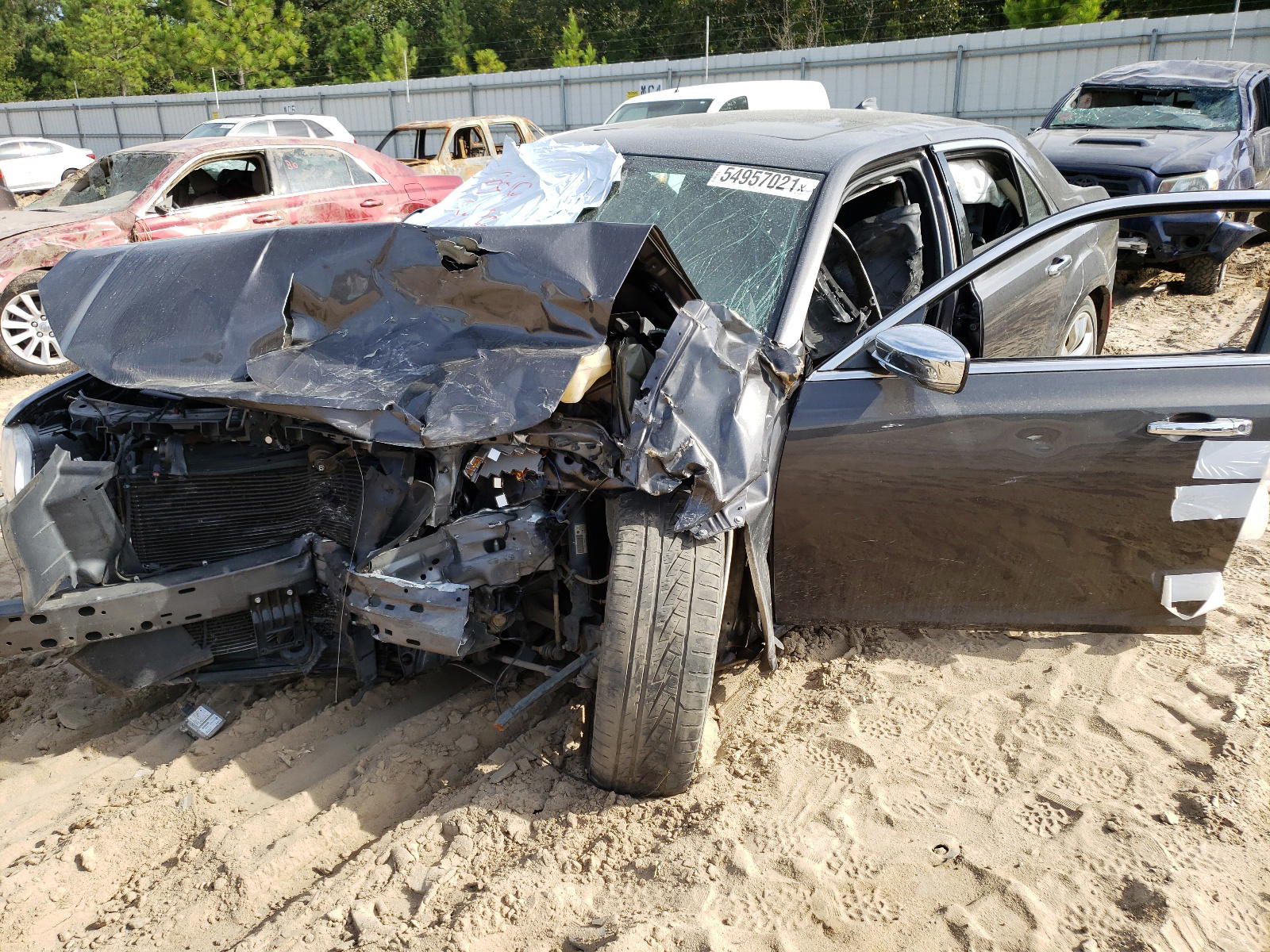 Photo 2 from auction – 2017 CHRYSLER 300C with VIN 2C3CCAEG3HH590822