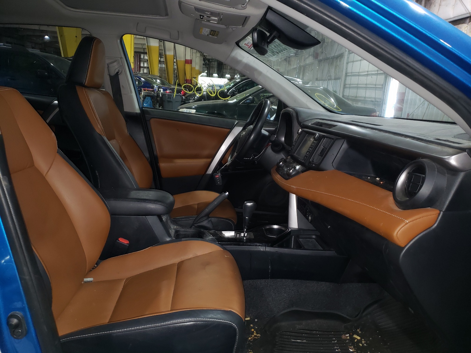 Photo 5 from auction – 2017 TOYOTA RAV4 HV LI with VIN JTMDJREV5HD101286