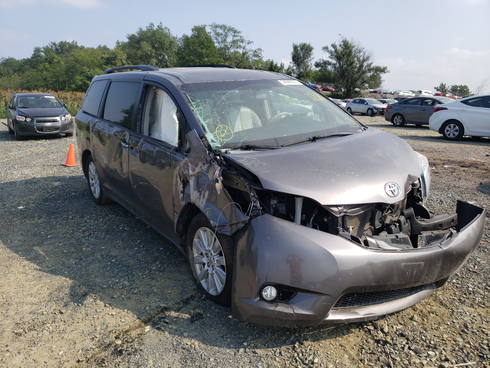 Photo 1 from auction – 2014 TOYOTA SIENNA XLE with VIN 5TDDK3DCXES075276