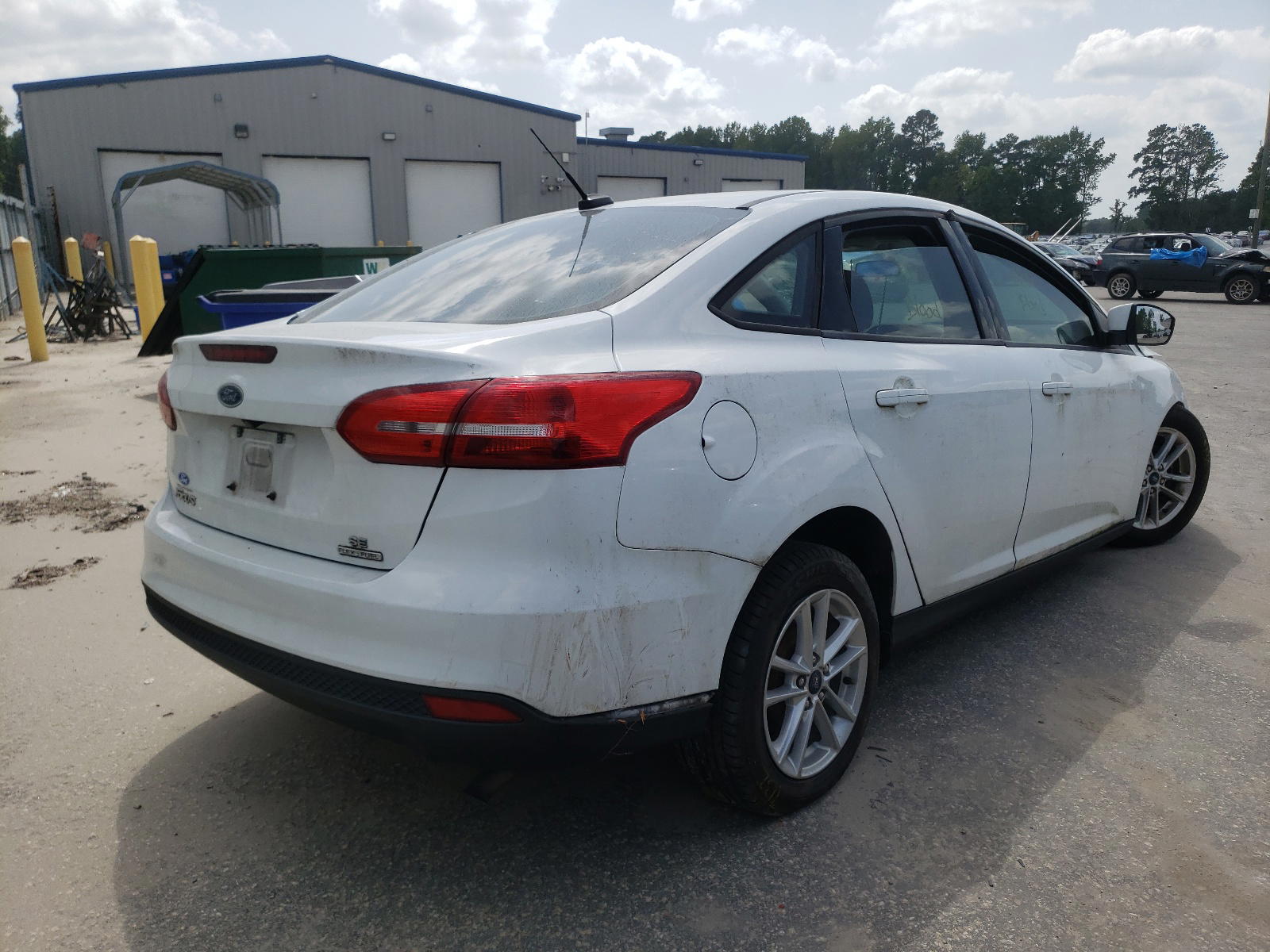Photo 4 from auction – 2016 FORD FOCUS SE with VIN 1FADP3F25GL300610