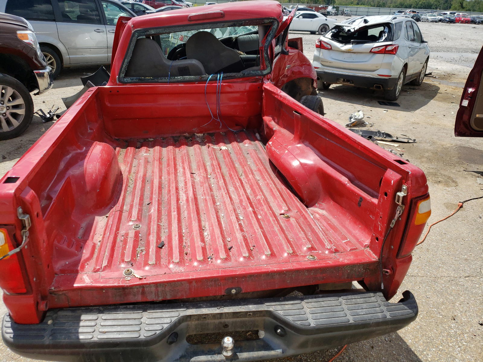 Photo 6 from auction – 2001 MAZDA B2500 with VIN 4F4YR12C61TM05809
