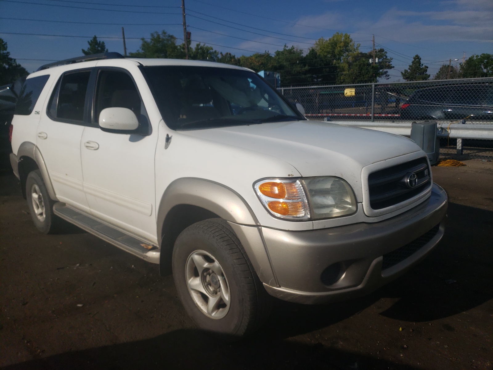TOYOTA SEQUOIA SR 2001 مع رقم تعريف المركبة 5TDBT44A91S015833 - صورة من المزاد