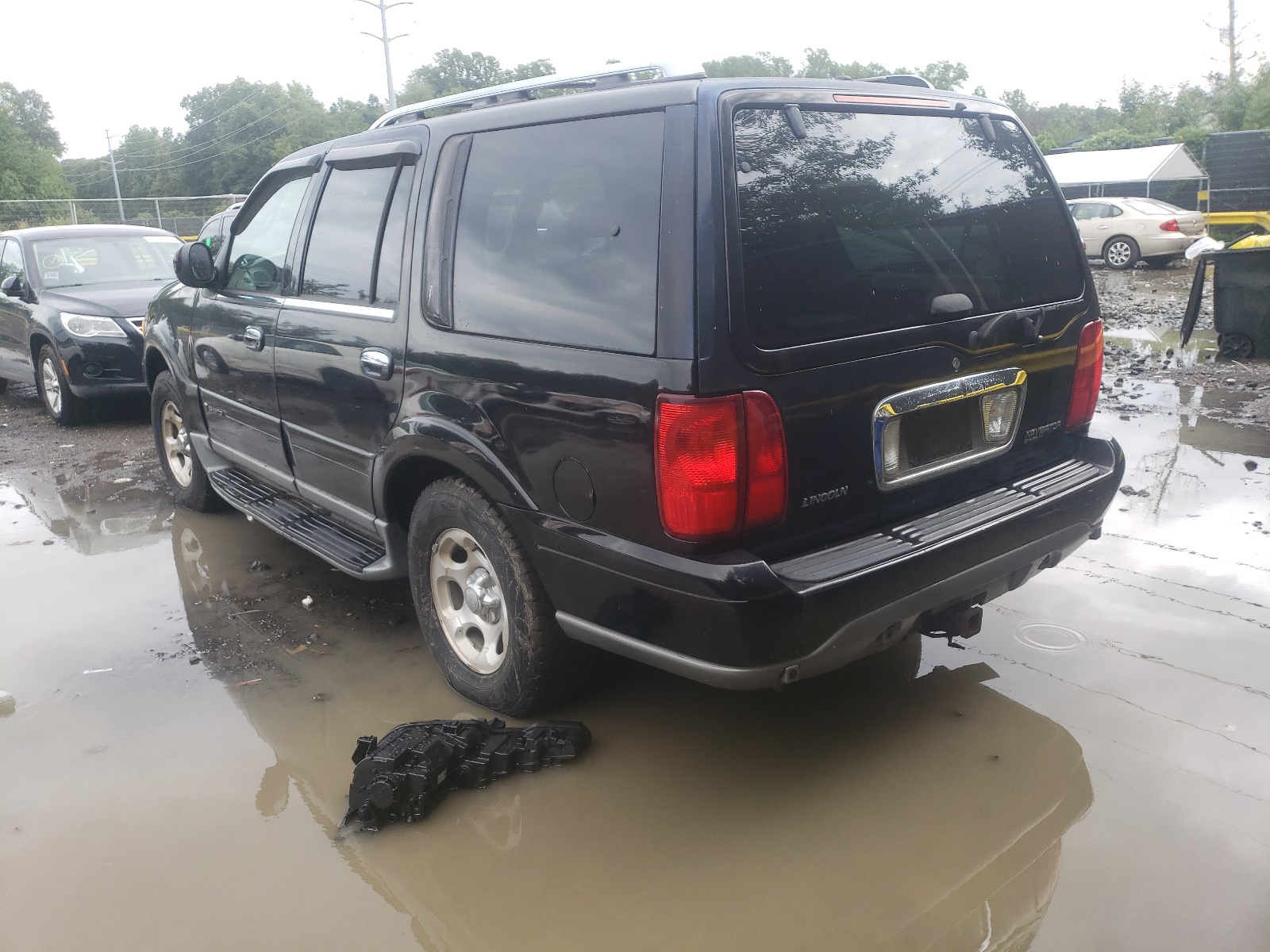 Photo 3 from auction – 2001 LINCOLN NAVIGATOR with VIN 5LMFU28R11LJ27362