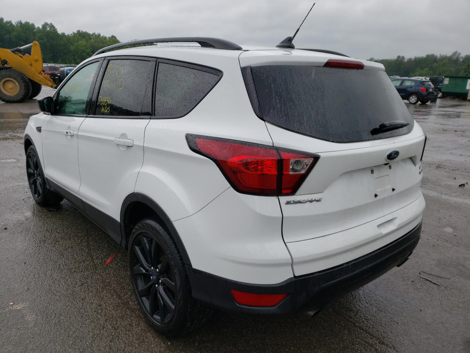 Photo 3 from auction – 2019 FORD ESCAPE SE with VIN 1FMCU9GD2KUB76103