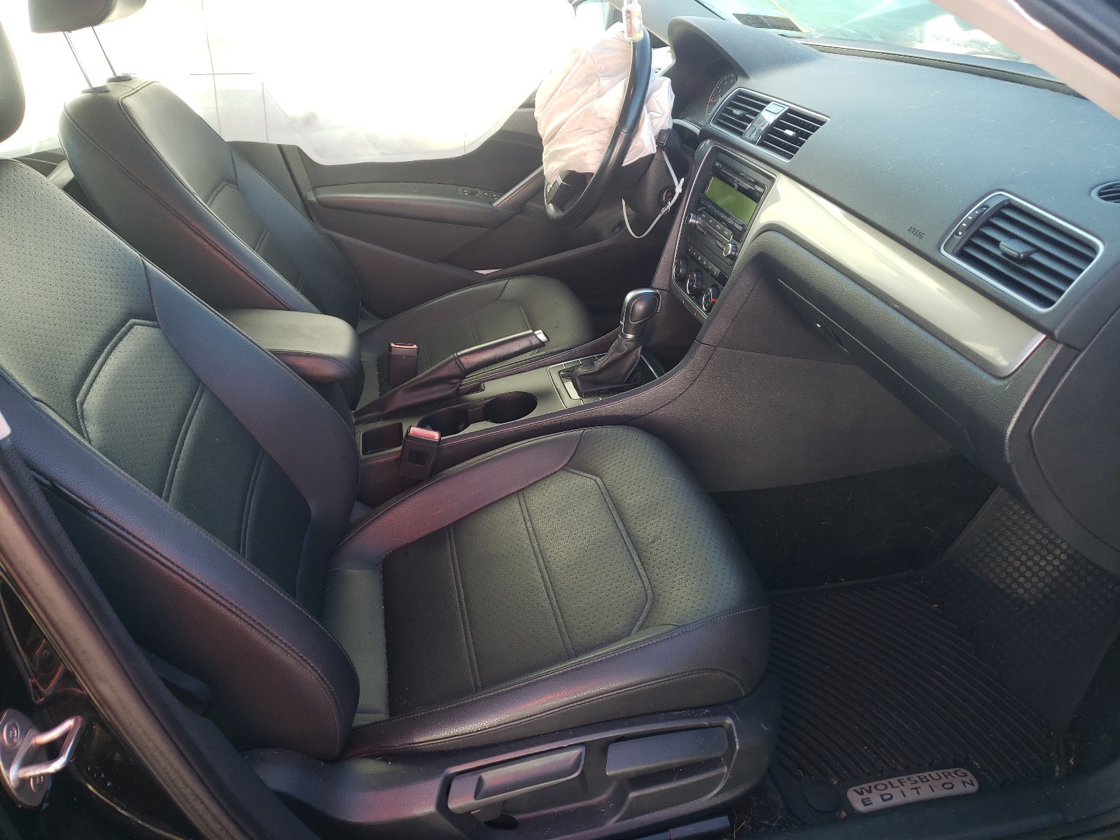 Photo 5 from auction – 2015 VOLKSWAGEN PASSAT S with VIN 1VWAT7A38FC068662