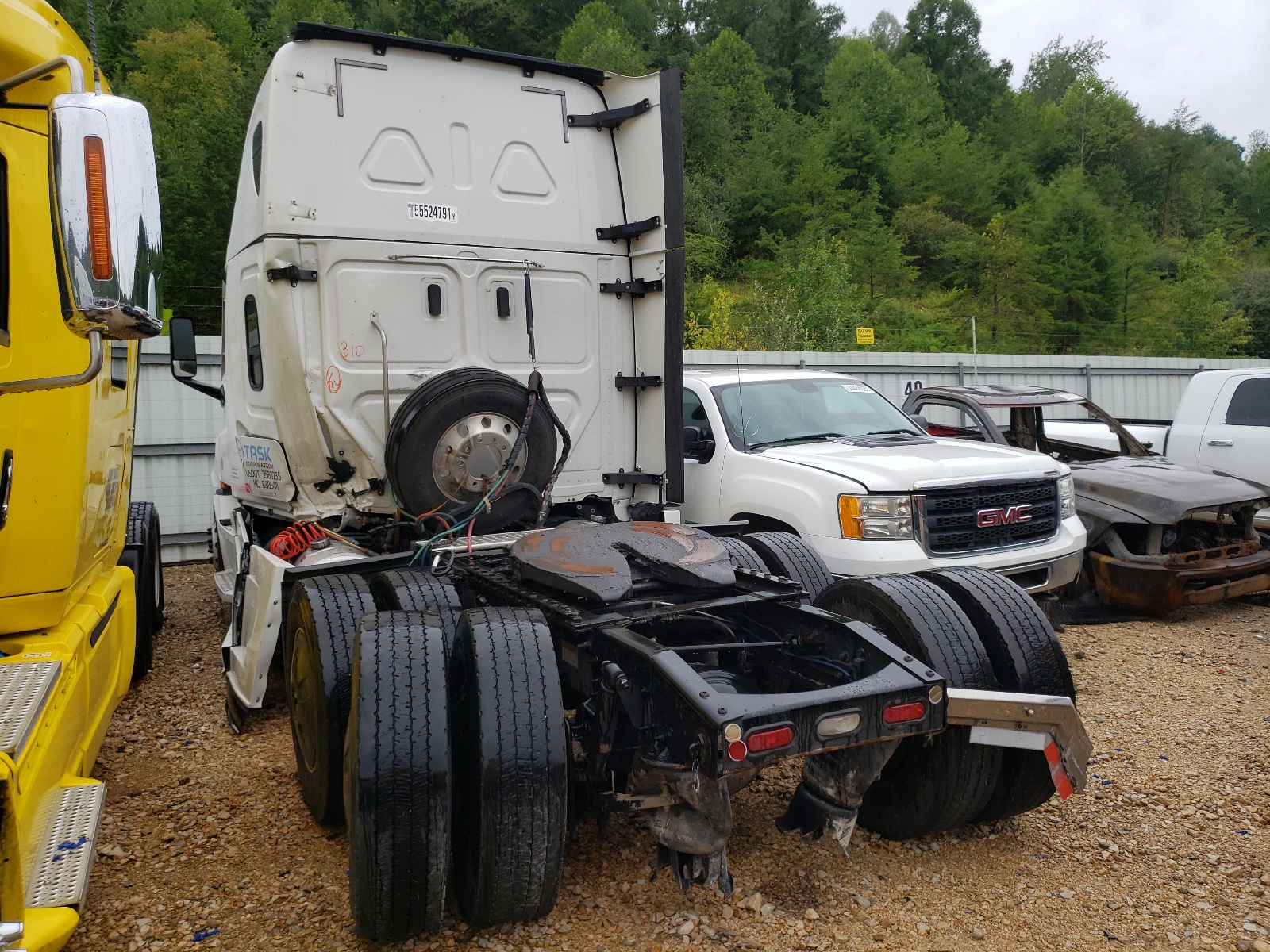 Photo 3 from auction – 2020 FREIGHTLINER CASCADIA 1 with VIN 1FUJHHDR9LLLZ1018