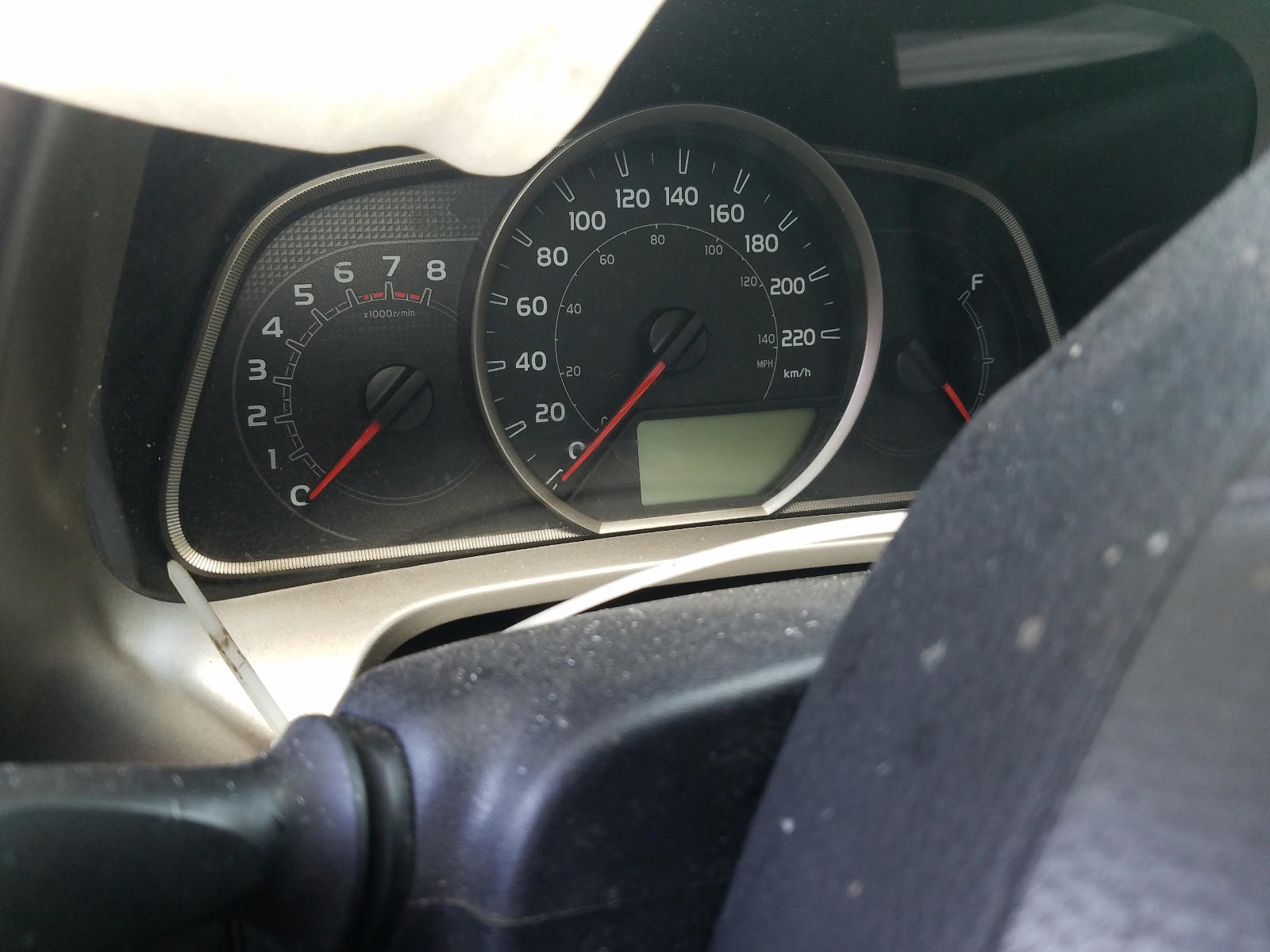 Photo 8 from auction – 2014 TOYOTA RAV4 XLE with VIN 2T3RFREV9EW196358