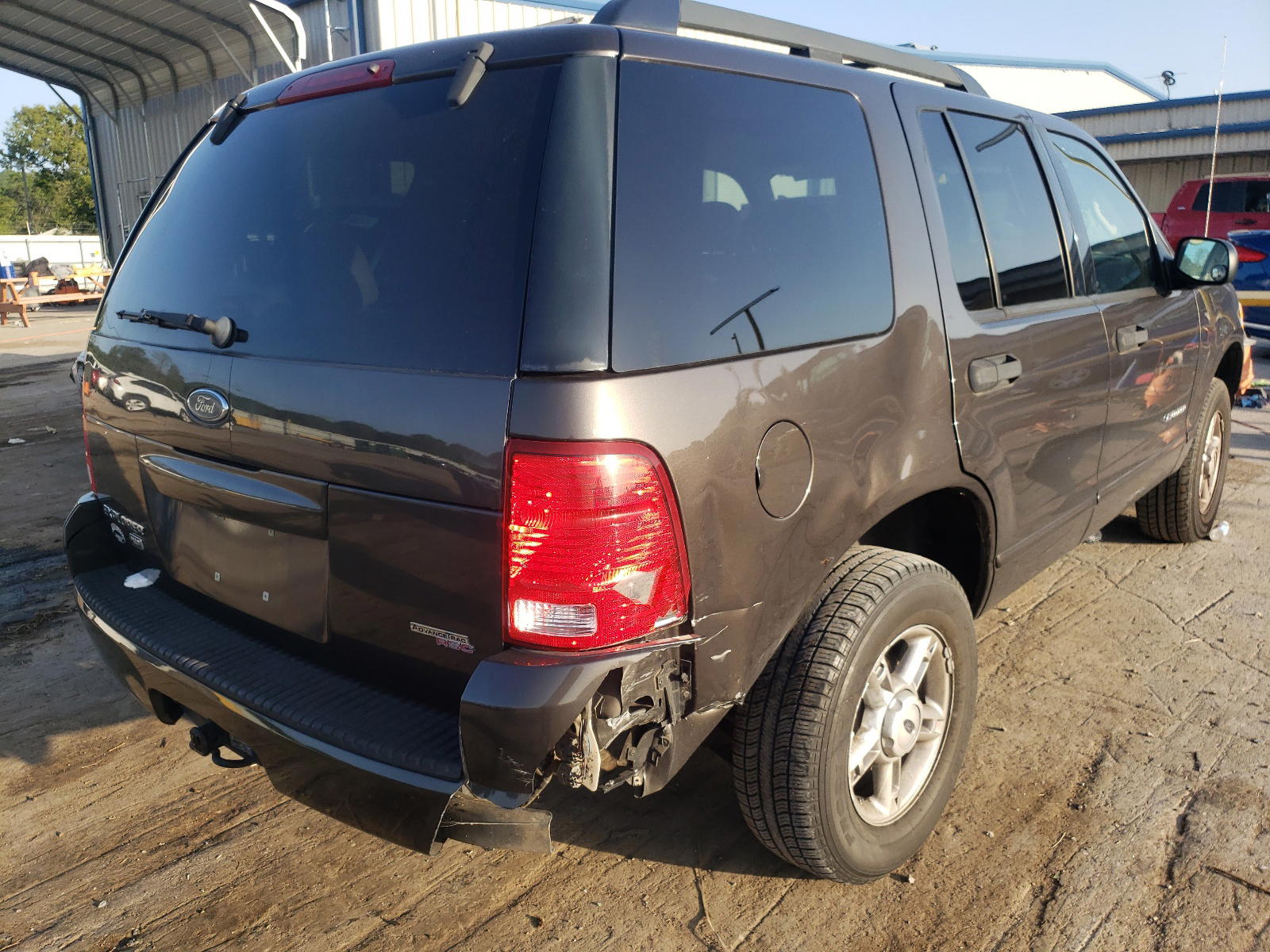 Photo 4 from auction – 2005 FORD EXPLORER X with VIN 1FMZU63K55UA67555