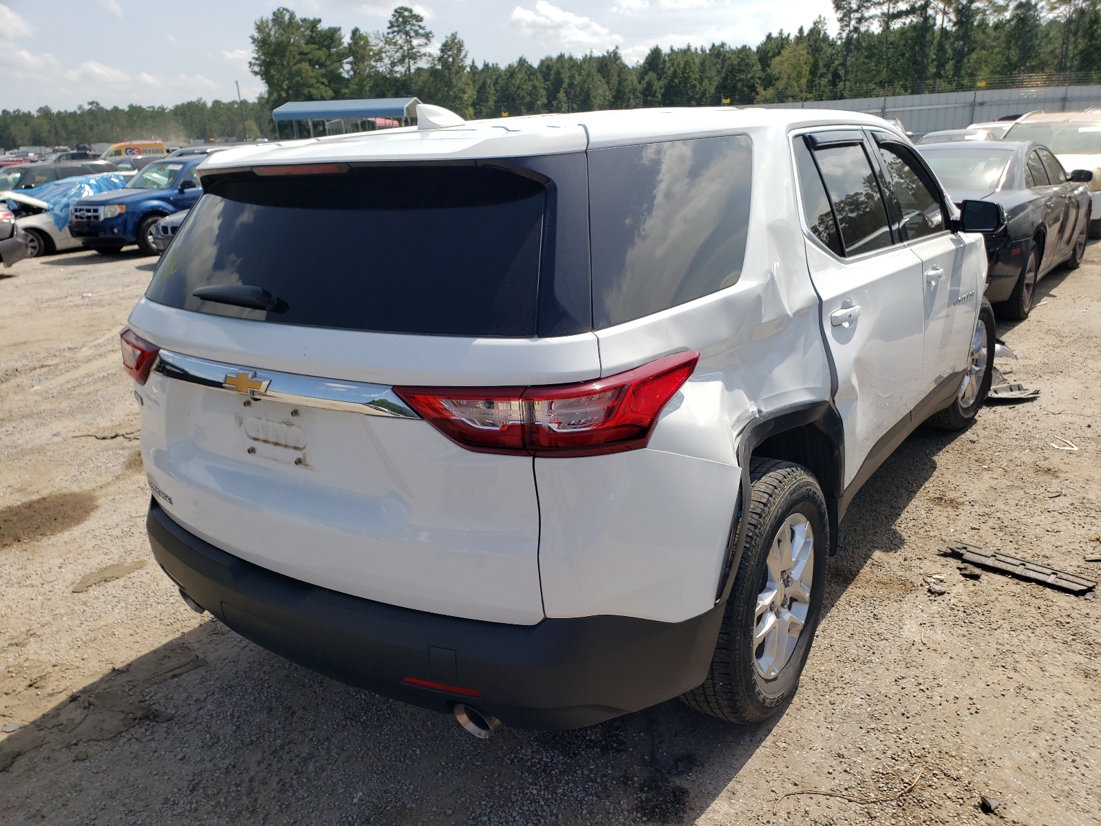Photo 4 from auction – 2019 CHEVROLET TRAVERSE L with VIN 1GNERFKW6KJ182744