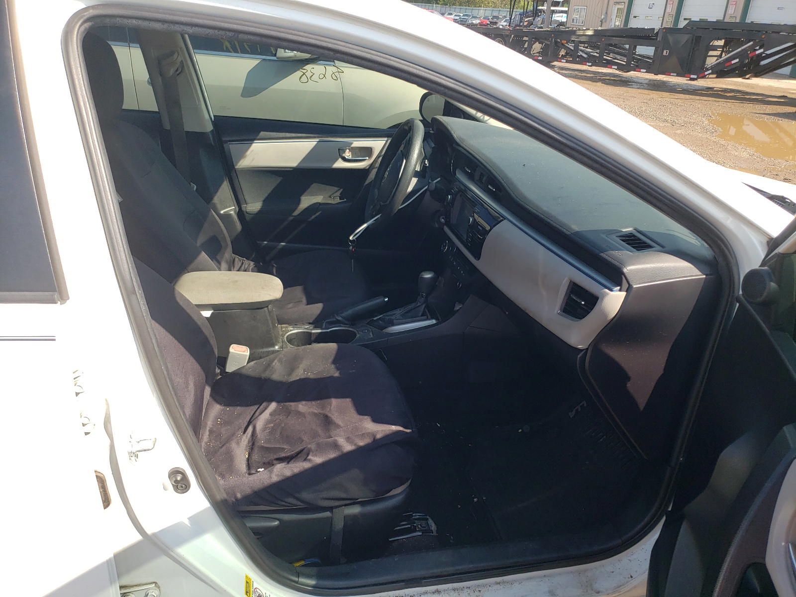 Photo 5 from auction – 2015 TOYOTA COROLLA L with VIN 5YFBURHE3FP207708