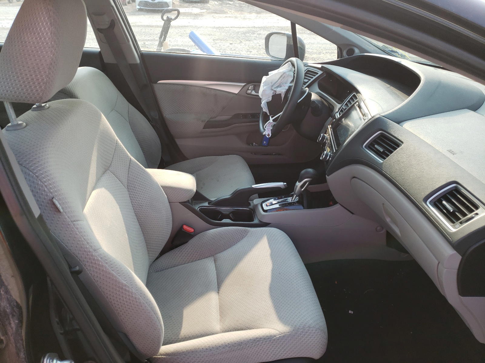 Photo 5 from auction – 2015 HONDA CIVIC HYBR with VIN 19XFB4F22FE201256