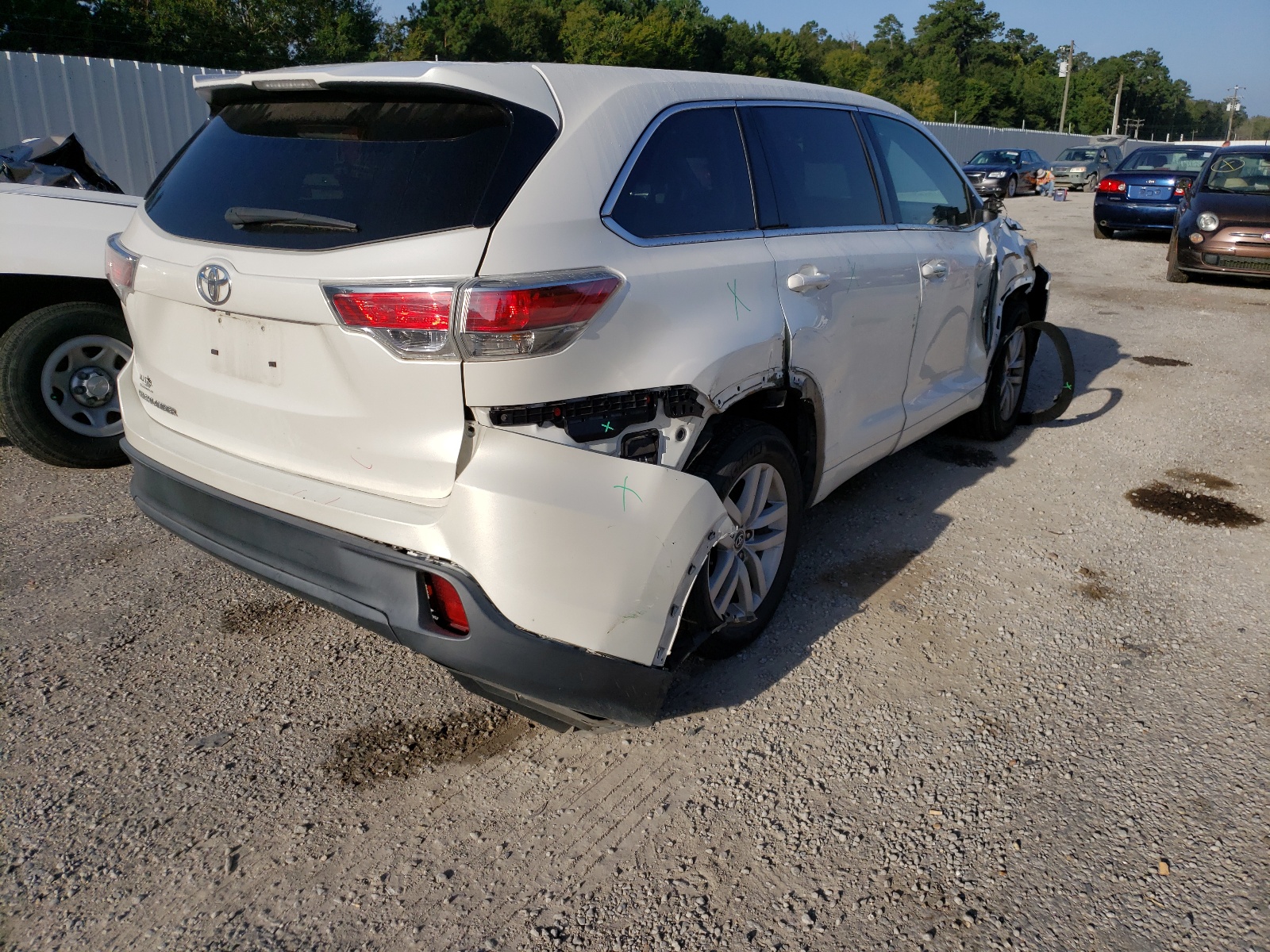 Photo 4 from auction – 2016 TOYOTA HIGHLANDER with VIN 5TDZARFH4GS022175