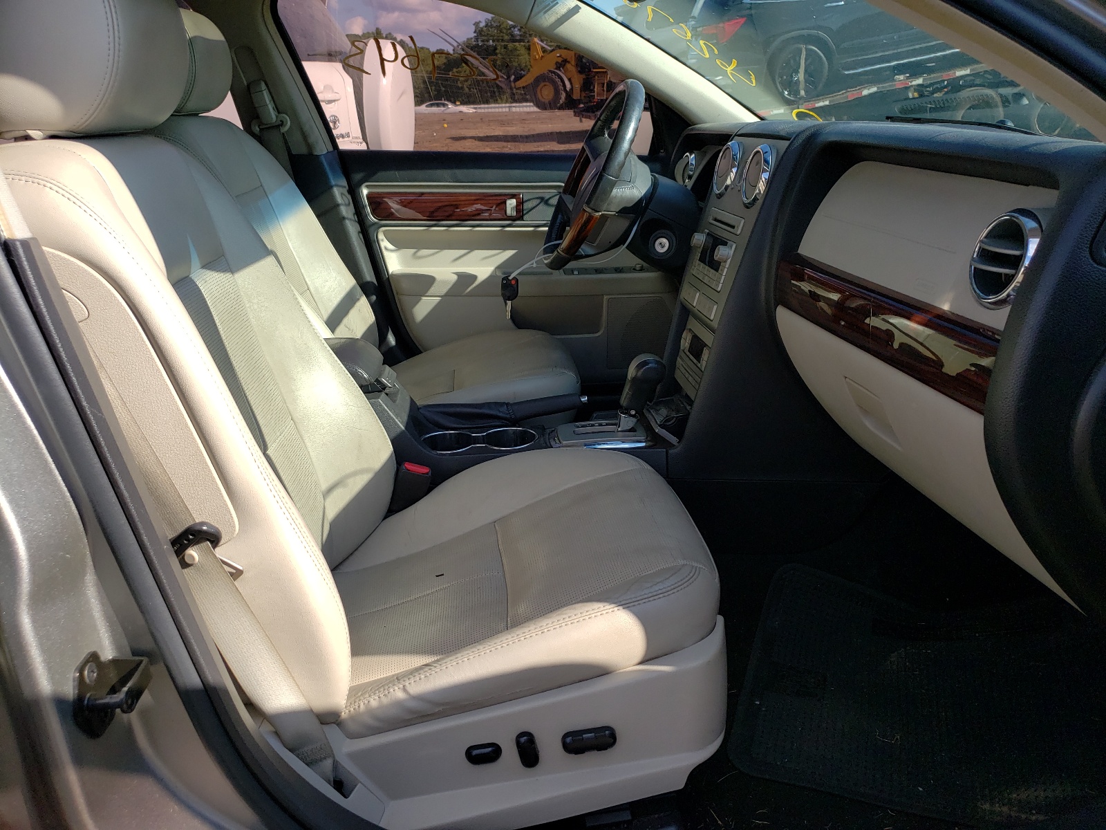 Zdjęcie 5 z aukcji – 2008 LINCOLN MKZ z VIN 3LNHM26TX8R626831
