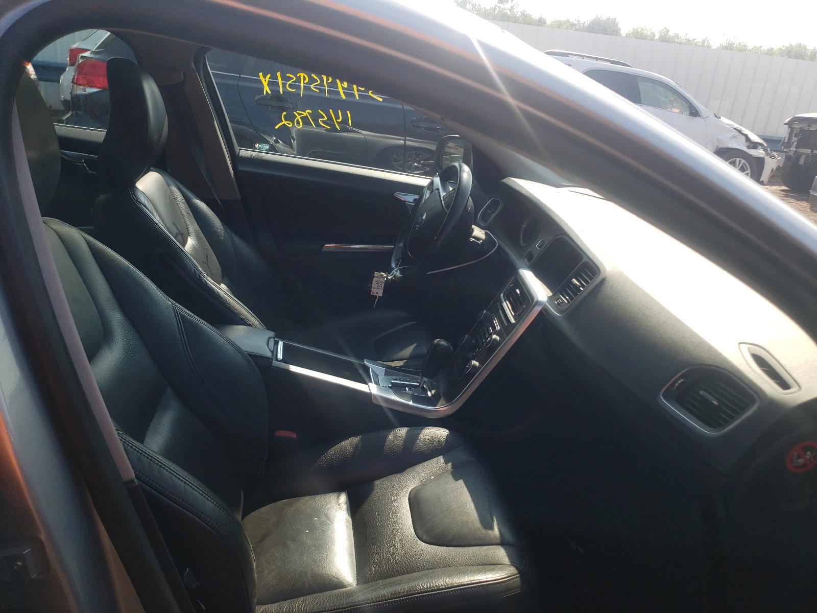Photo 5 from auction – 2011 VOLVO S60 T6 with VIN YV1902FH2B2008019
