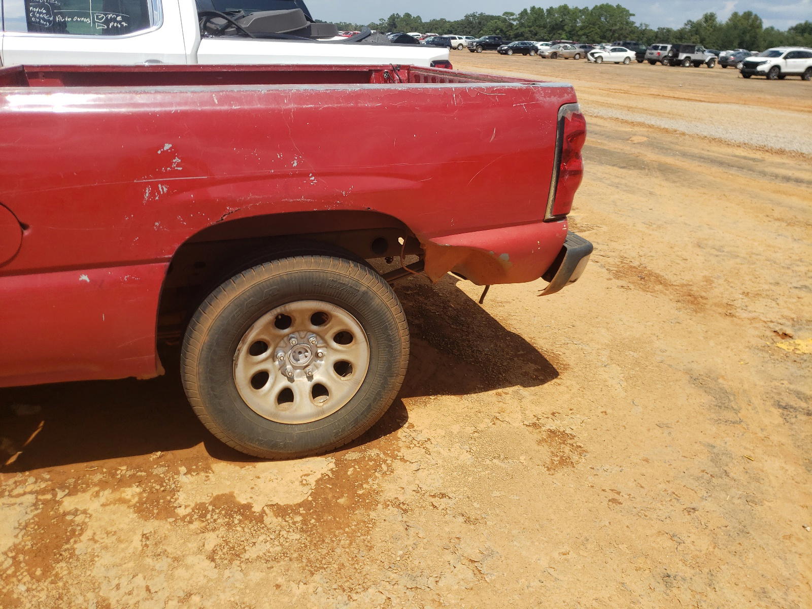Photo 9 from auction – 2004 CHEVROLET SILVERADO with VIN 2GCEC19T941303272