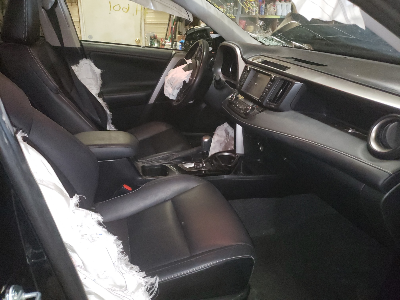 Photo 5 from auction – 2018 TOYOTA RAV4 LIMIT with VIN JTMDFREV3JJ745393