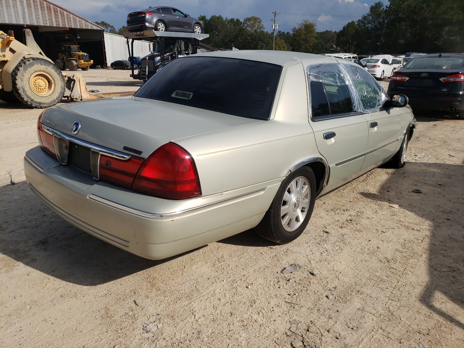 Photo 4 from auction – 2004 MERCURY GRAND MARQ with VIN 2MEFM75W94X649838