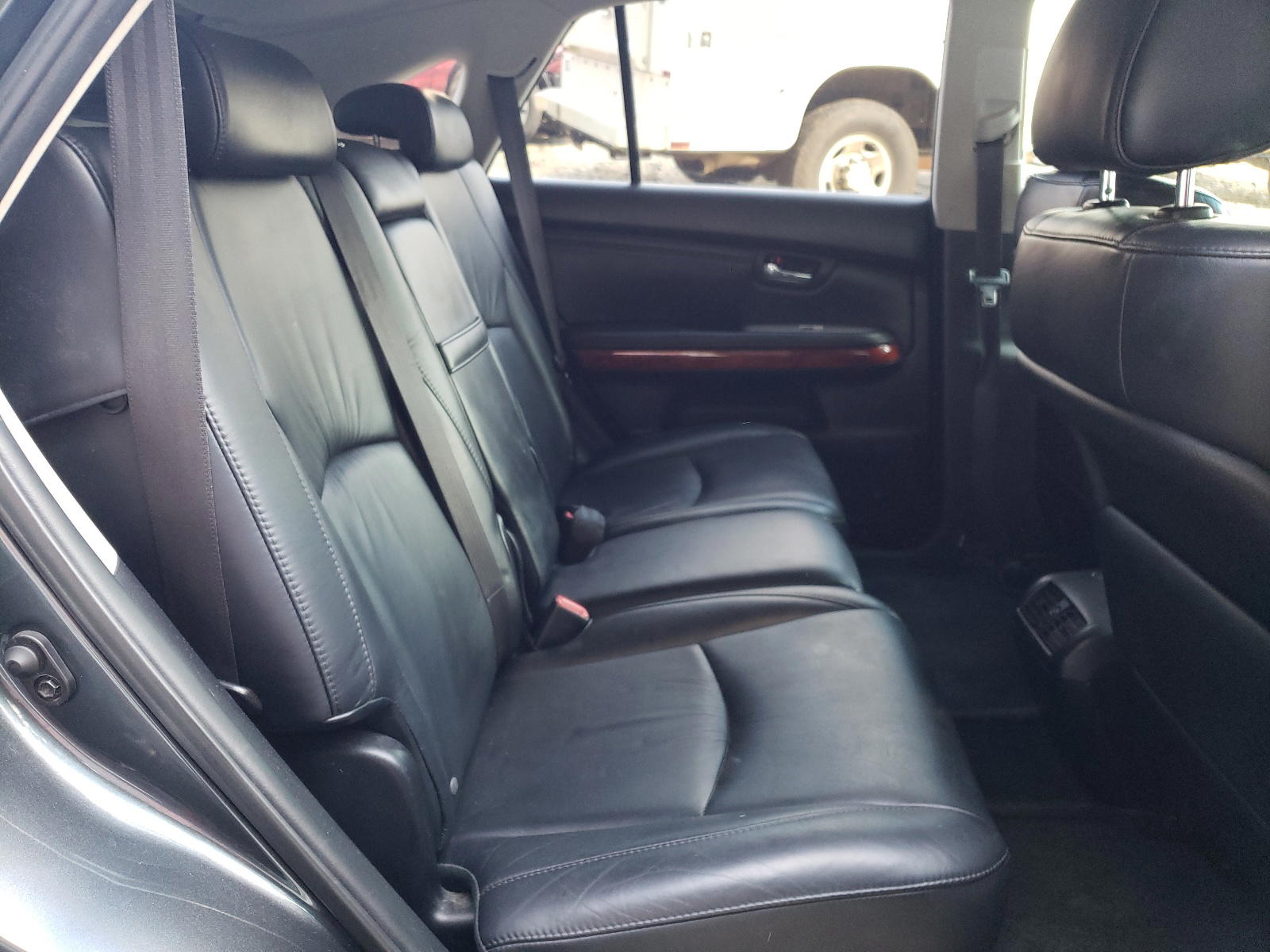 Photo 6 from auction – 2005 LEXUS RX 330 with VIN 2T2HA31U95C057065