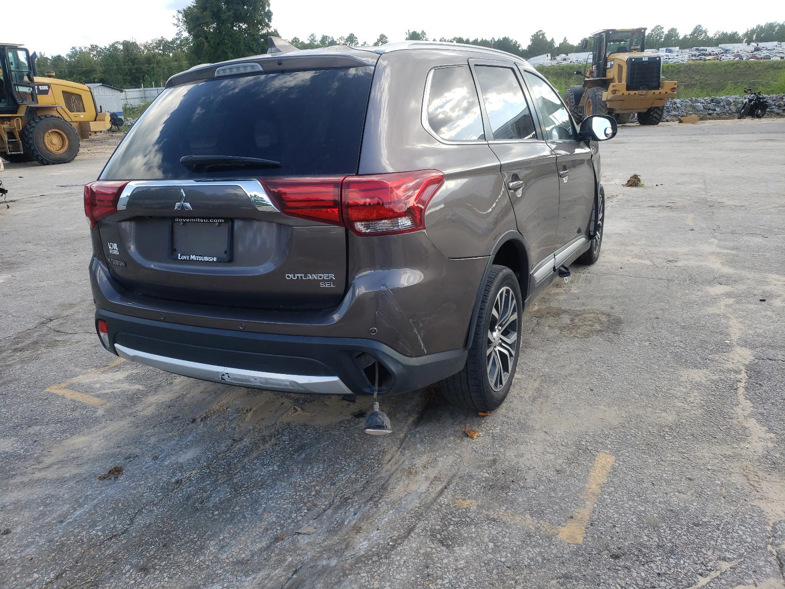 Photo 4 from auction – 2017 MITSUBISHI OUTLANDER with VIN JA4AD3A33HZ004872