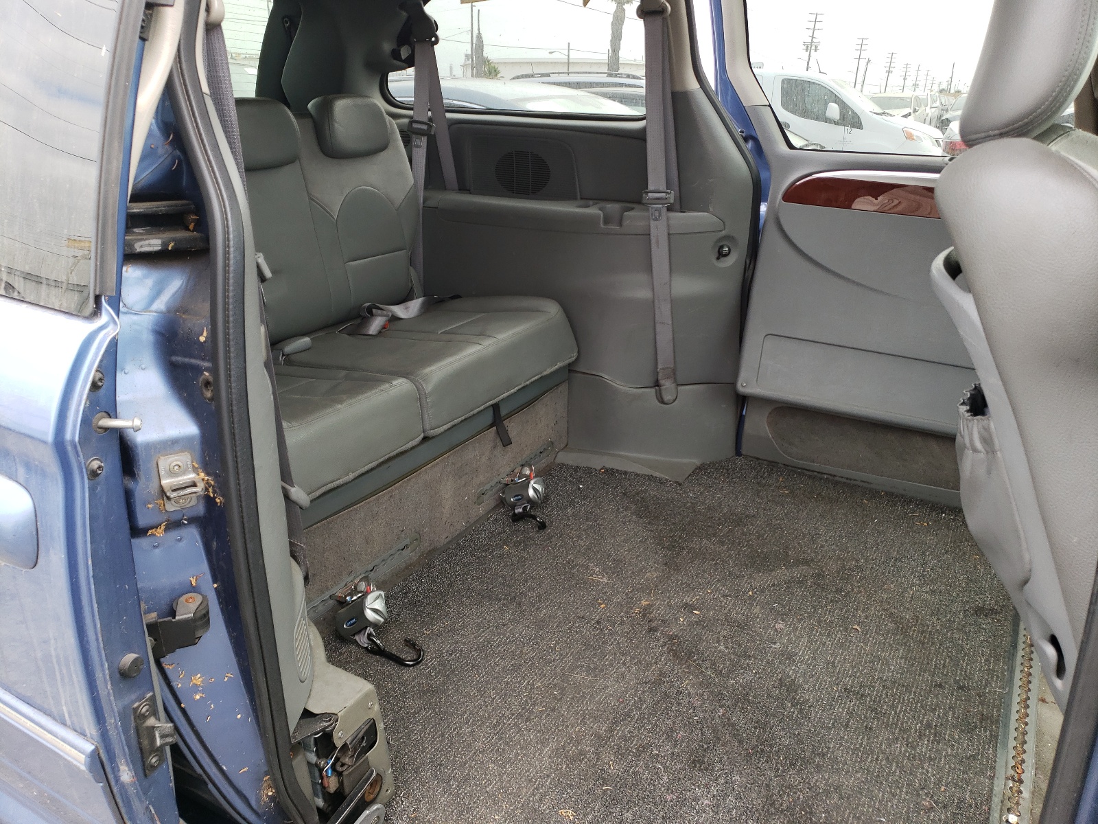 Photo 6 from auction – 2007 CHRYSLER TOWN & COU with VIN 2A4GP64L57R315033