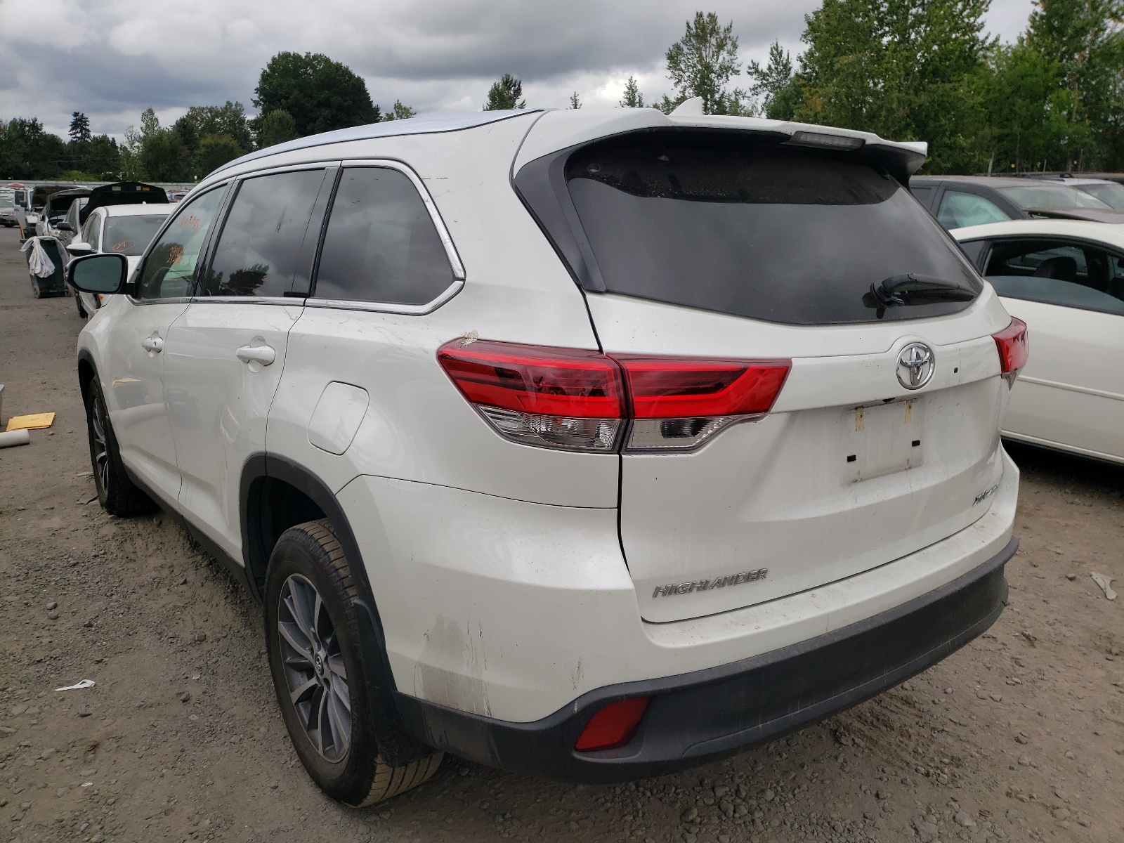 Photo 3 from auction – 2019 TOYOTA HIGHLANDER with VIN 5TDJZRFHXKS569627