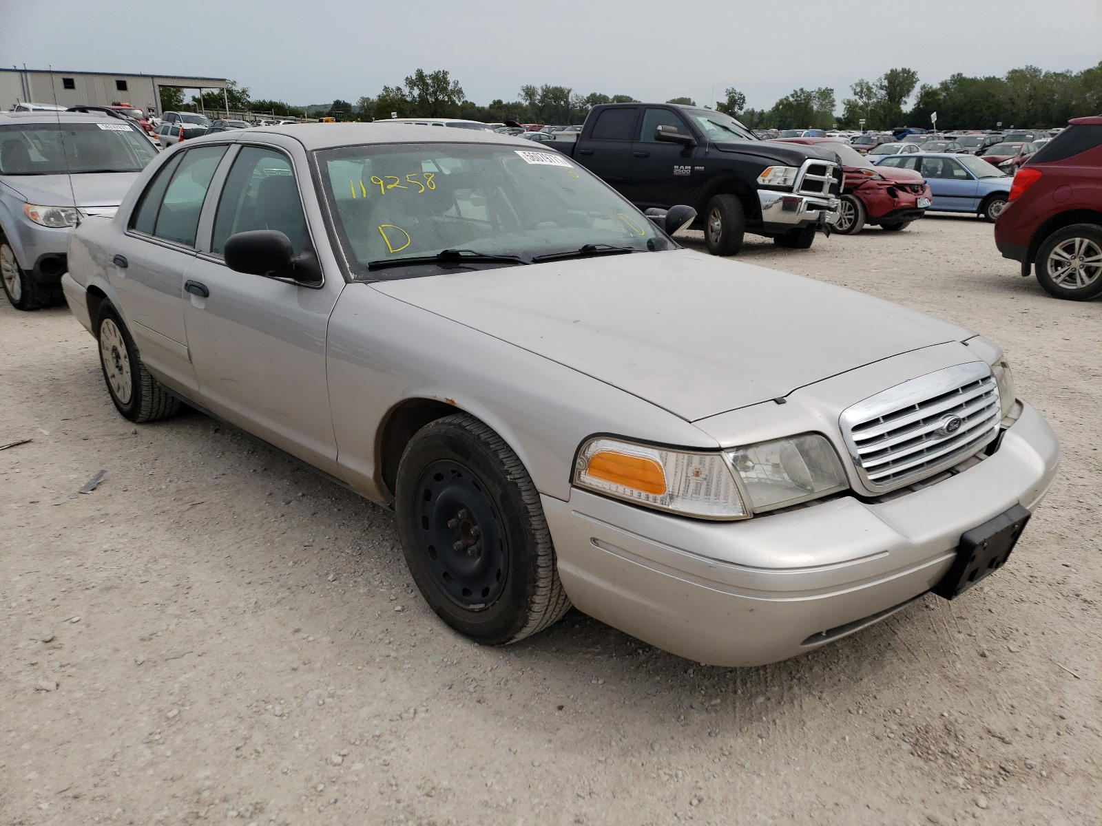 FORD CROWN VICT 2005 with VIN 2FAFP71W75X119258 - Photo from auction