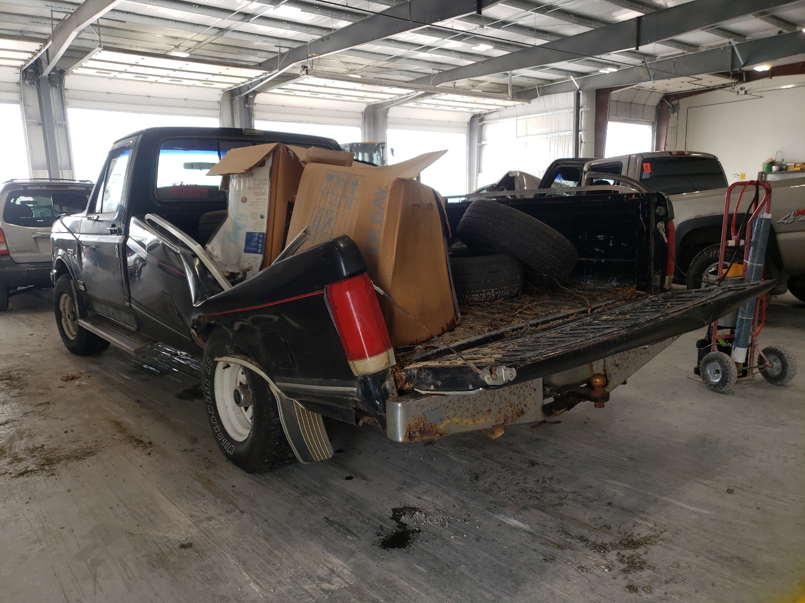 Photo 3 from auction – 1989 FORD F150 with VIN 1FTEF14N5KPB19690