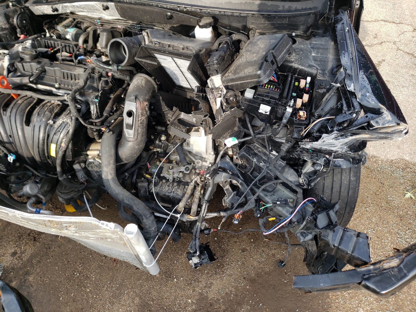 Photo 9 from auction – 2015 HYUNDAI SONATA SE with VIN 5NPE24AF1FH005178