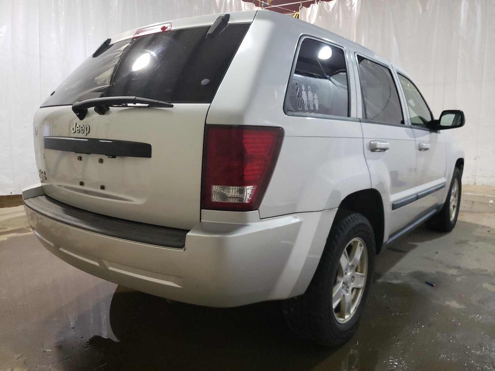Photo 4 from auction – 2007 JEEP GRAND CHER with VIN 1J8GR48K17C677447