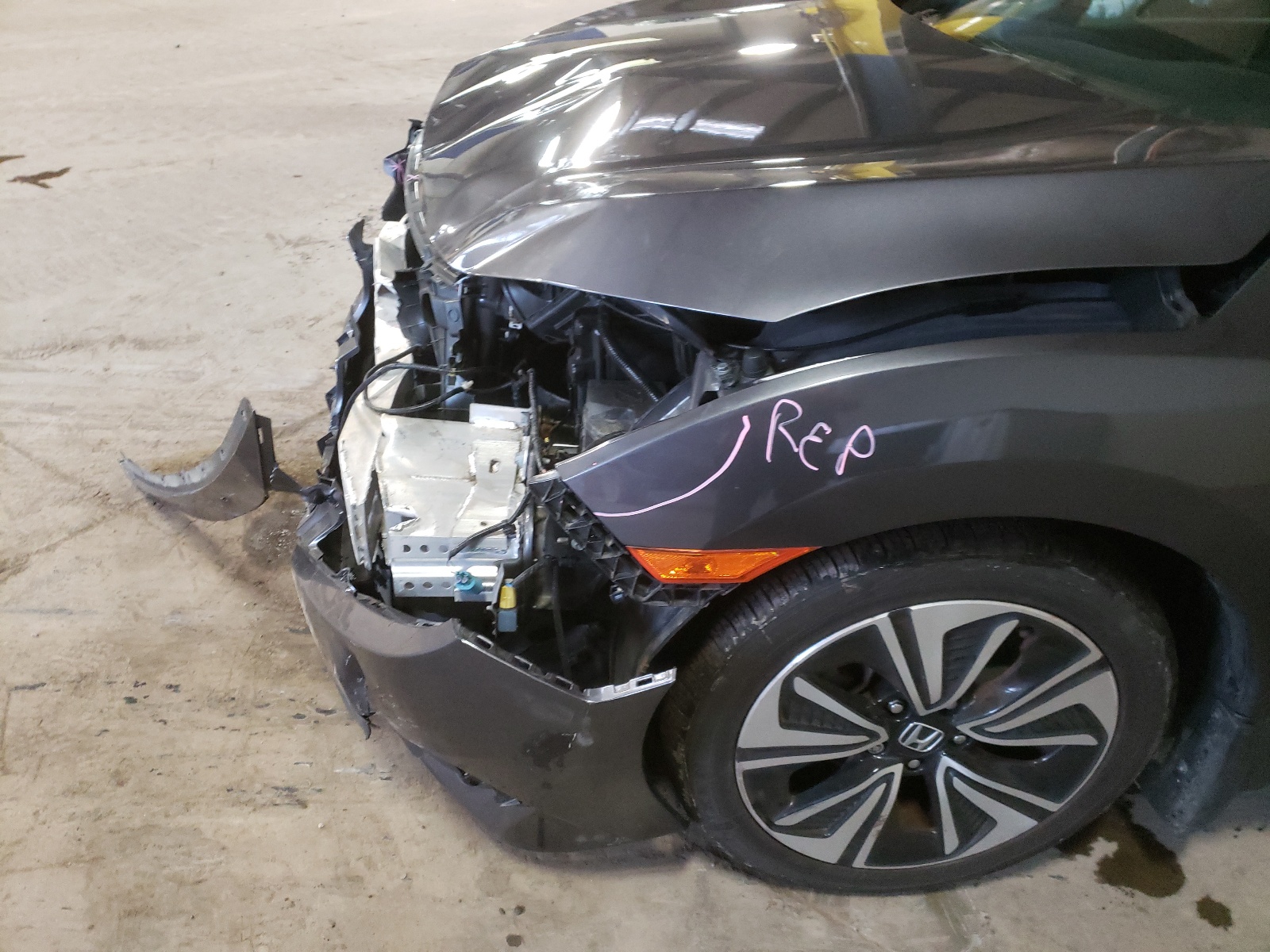 Photo 9 from auction – 2016 HONDA CIVIC EXL with VIN 2HGFC1F71GH656551