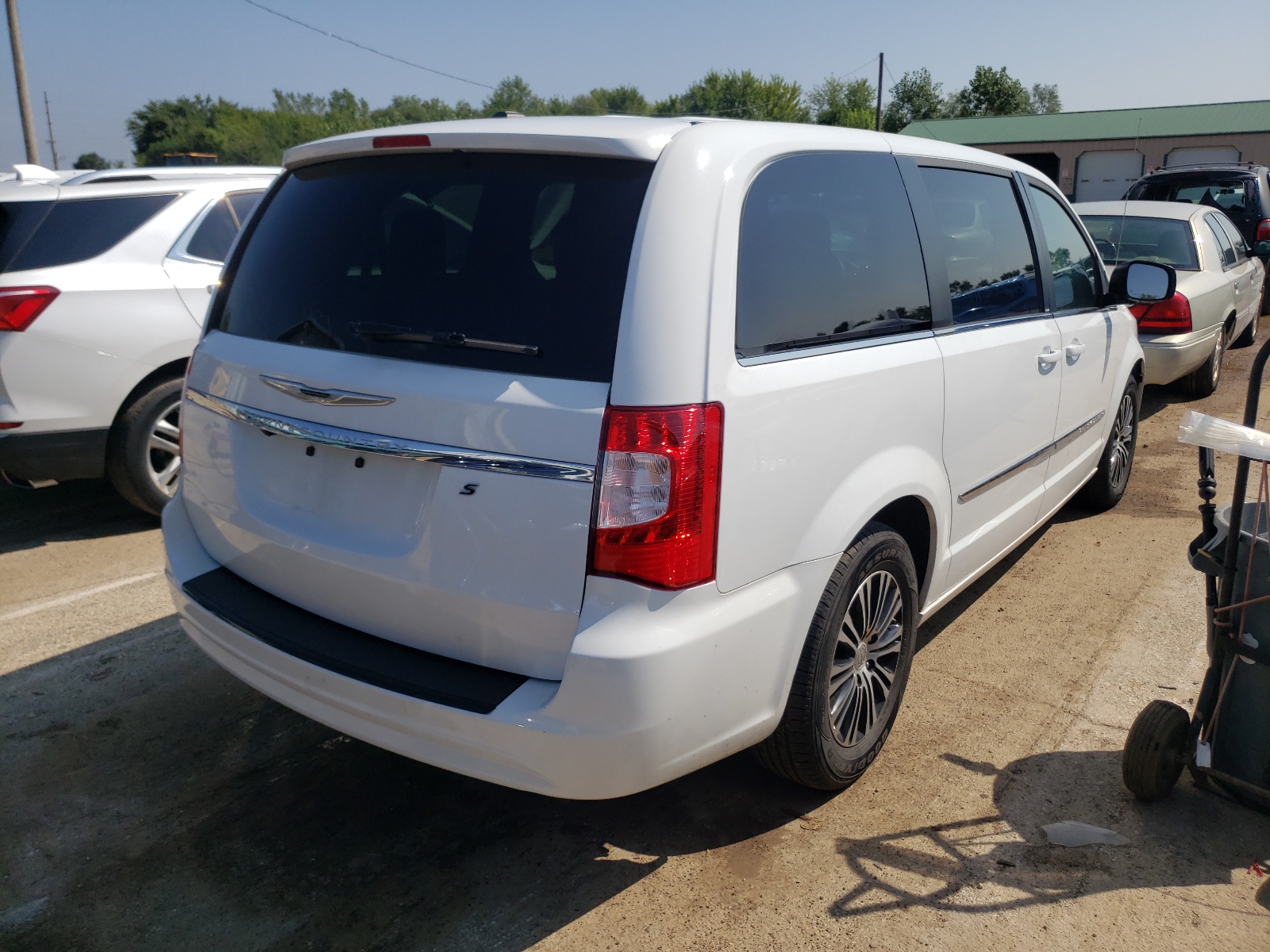 Photo 4 from auction – 2014 CHRYSLER TOWN & COU with VIN 2C4RC1HG8ER238438