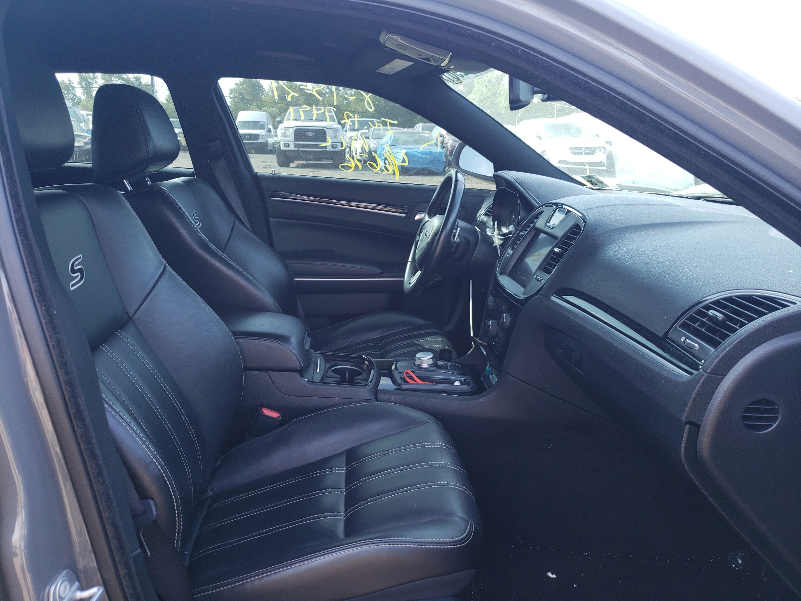 Фото 5 с аукциона – 2019 CHRYSLER 300 S с VIN 2C3CCABG4KH637254