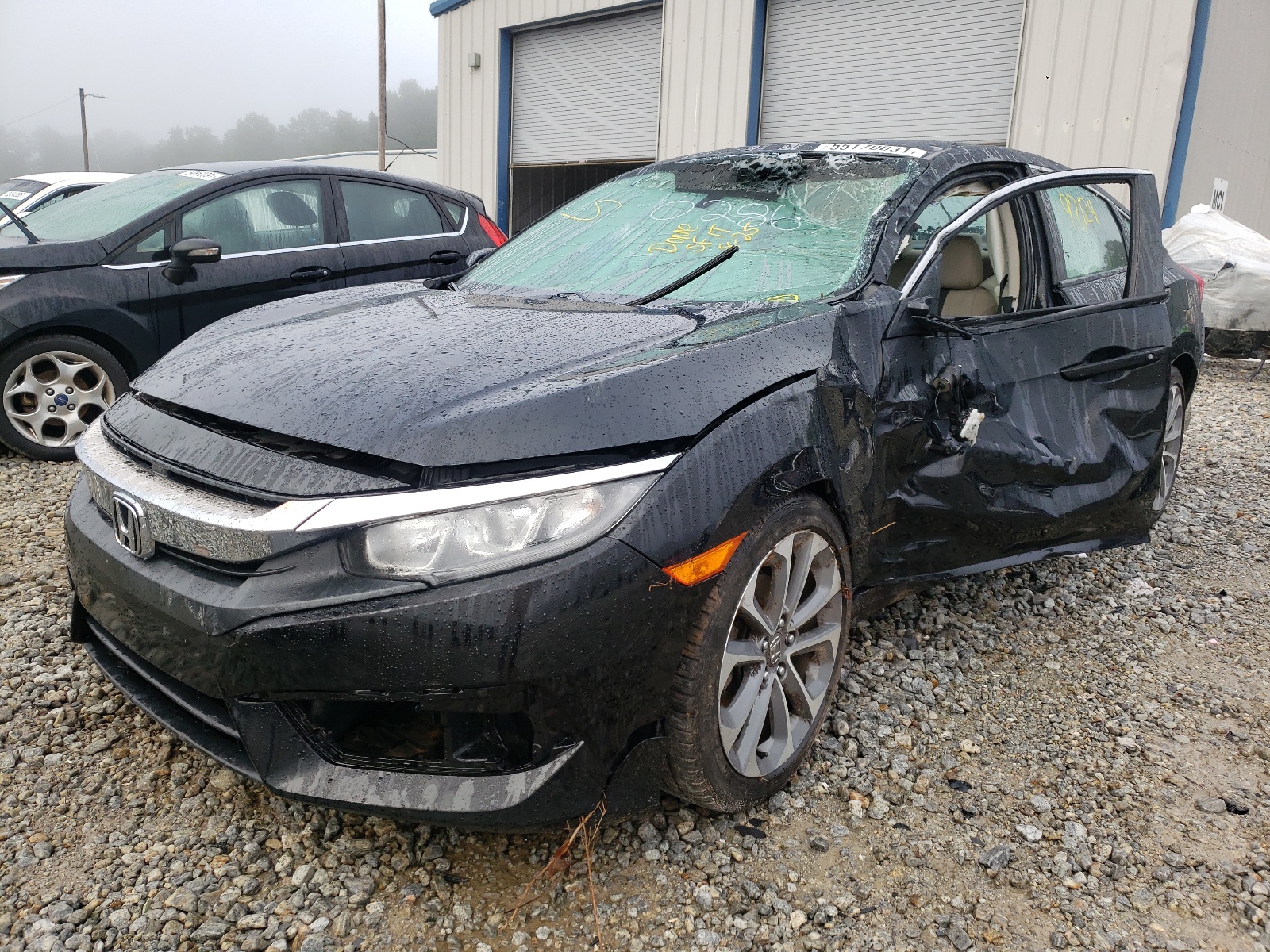 Zdjęcie 2 z aukcji – 2016 HONDA CIVIC LX z VIN 19XFC2E52GE050286