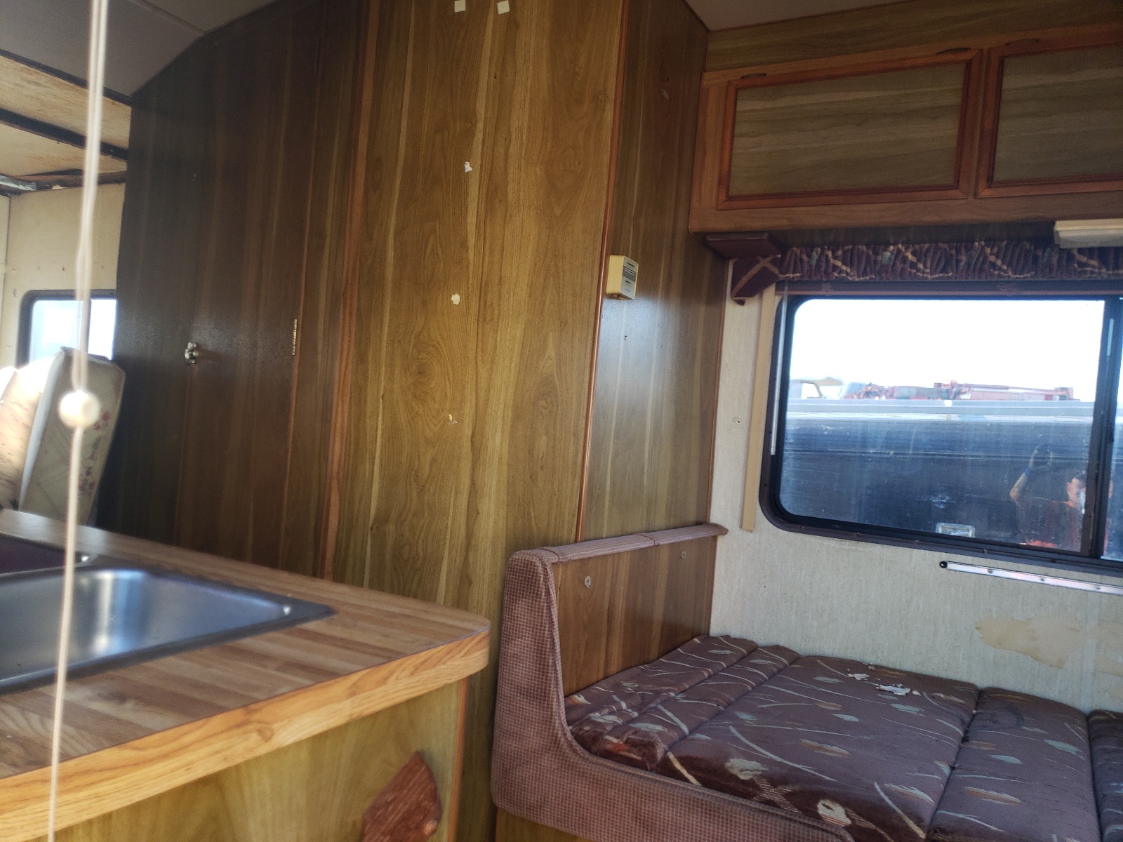 Photo 6 from auction – 1987 FLEETWOOD JAMBOREE with VIN 1FDKE30L8HHB45365