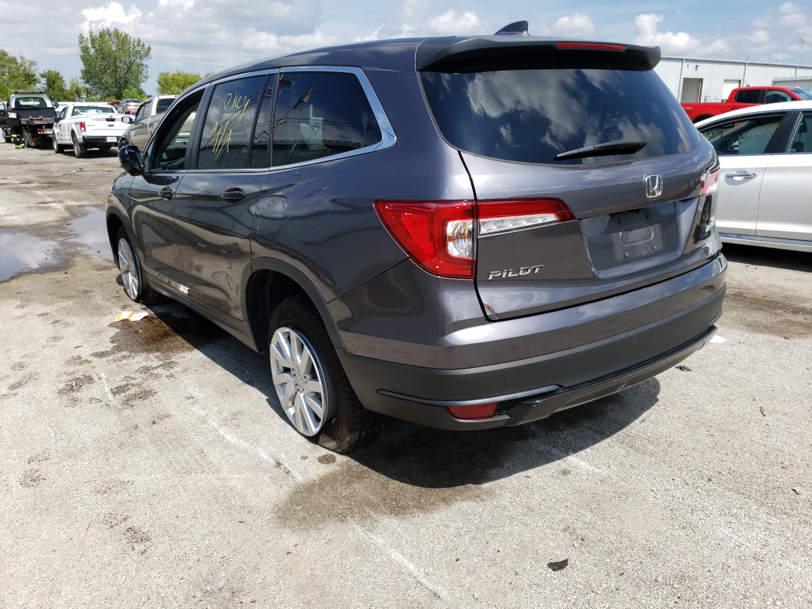 Photo 3 from auction – 2019 HONDA PILOT LX with VIN 5FNYF6H10KB100055