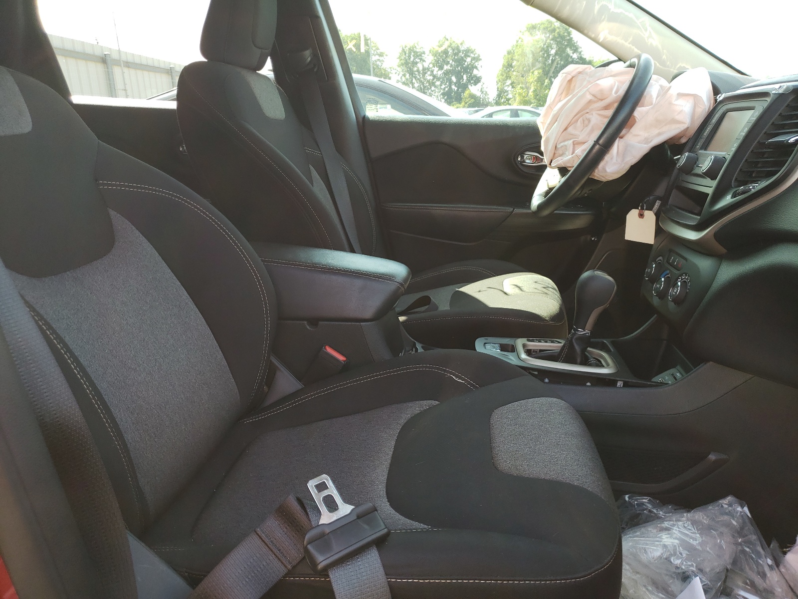 Photo 5 from auction – 2015 JEEP CHEROKEE S with VIN 1C4PJLAB9FW612023