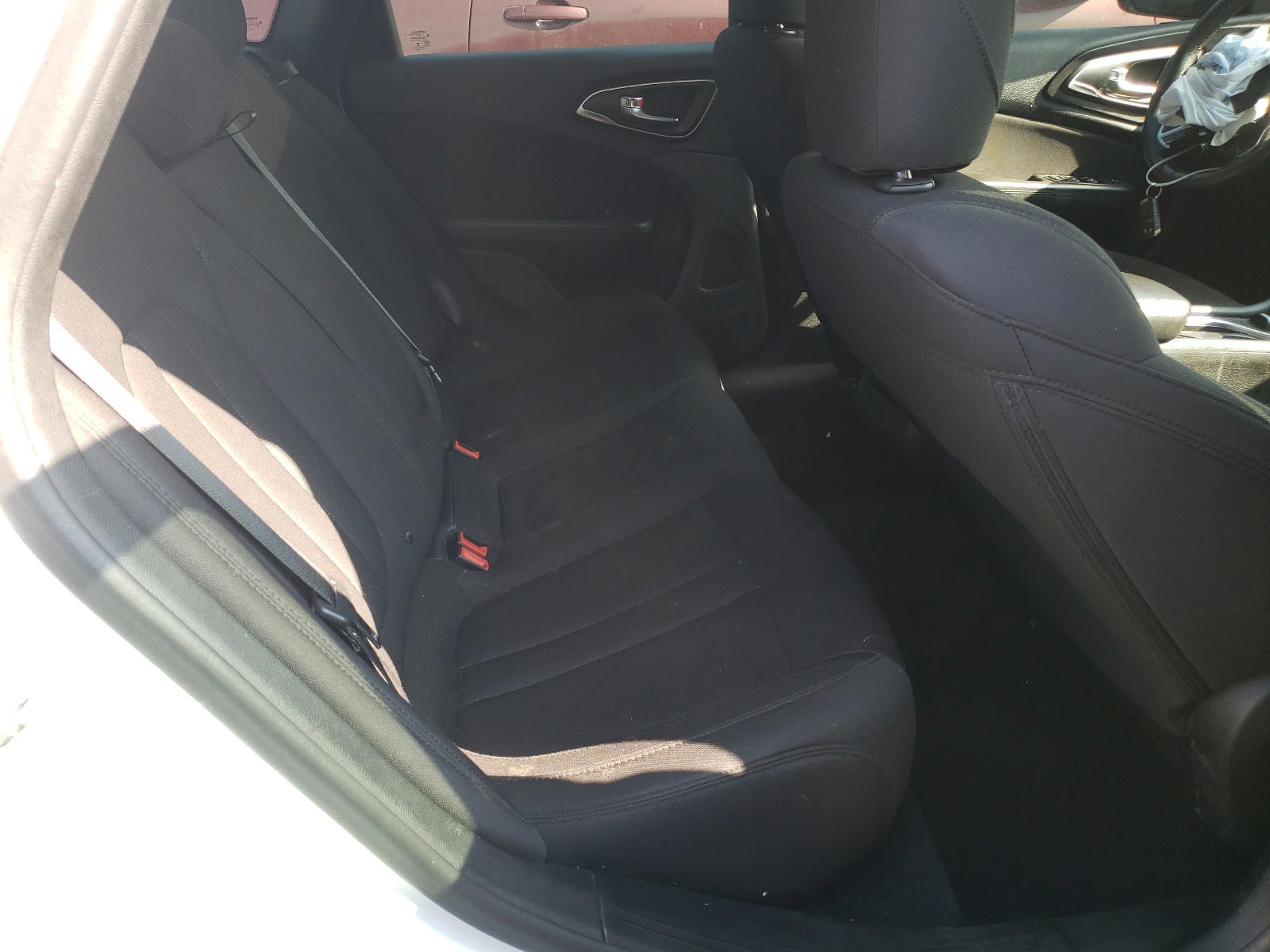 Photo 6 from auction – 2015 CHRYSLER 200 LIMITE with VIN 1C3CCCAB7FN604084