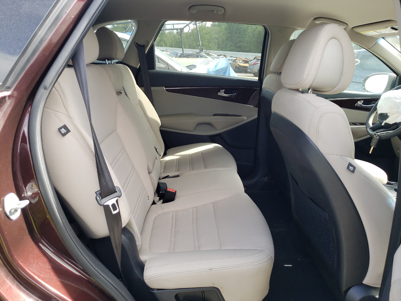 Photo 6 from auction – 2016 KIA SORENTO LX with VIN 5XYPG4A50GG022550