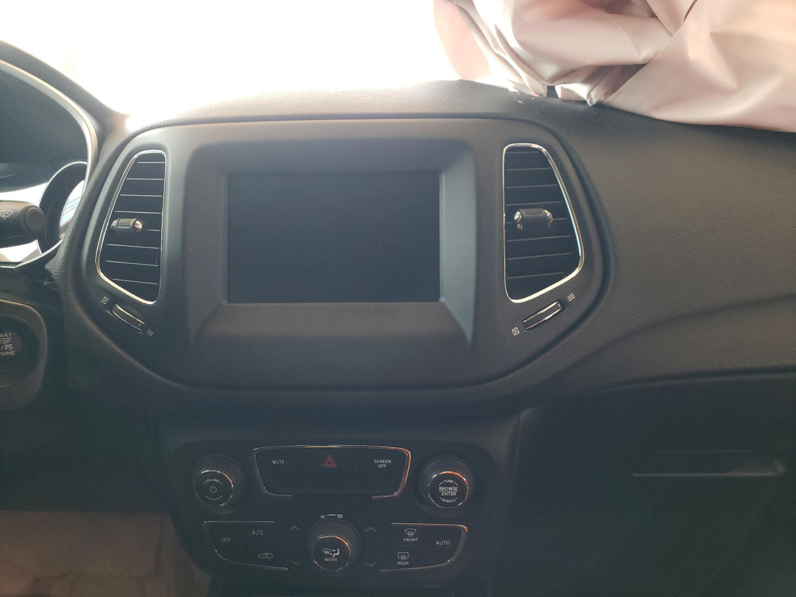 Photo 9 from auction – 2019 JEEP COMPASS LA with VIN 3C4NJDBB3KT595733